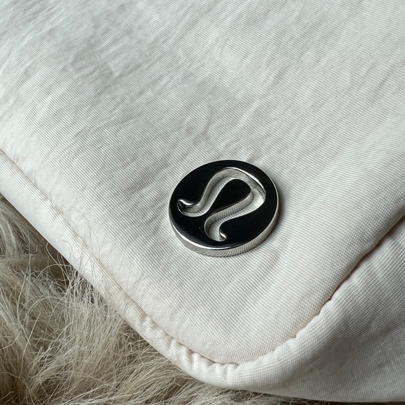 Lululemon | NWT Everywhere Belt Bag Large 2L White Opal New Tags Sold Out - Picture 5 of 15